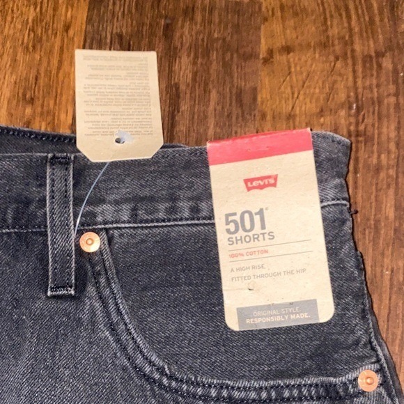 Levi's 501 Women's Black Denim Cutoff Shorts – Size 32 Red Tab Button Fly - Picture 5 of 8